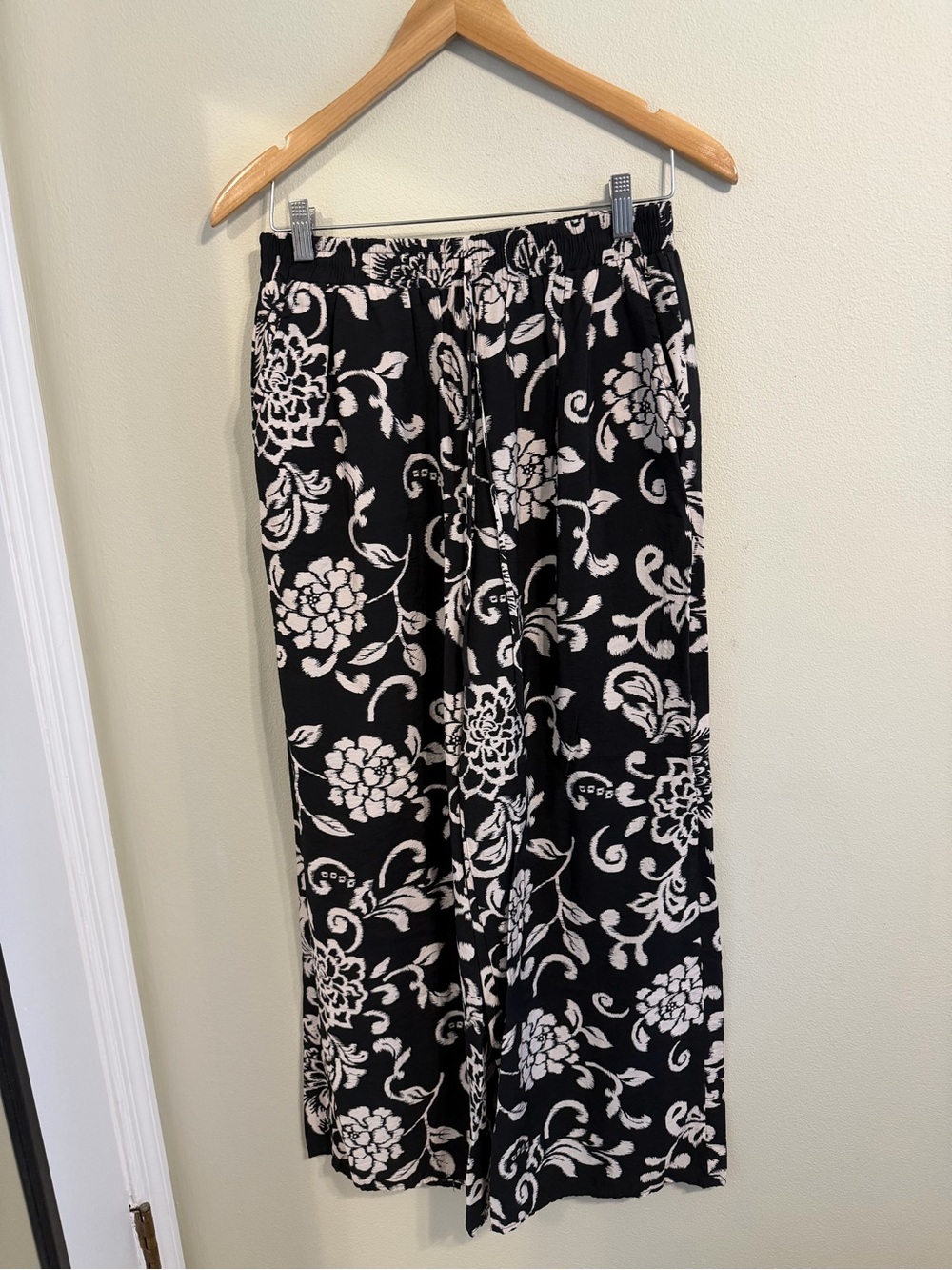 Black Ivory Floral Wide Leg Palazzo Pants Large Elastic Waist Pockets - Picture 7 of 7